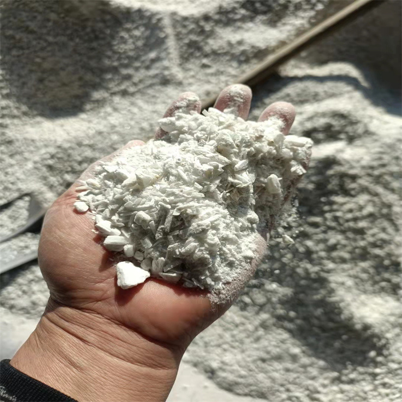 Manufacturer Wholesale Ceramic Grade Silica Fume Powder Fireproof Insulation New Material with Needle-Shaped Silica Fume Powder