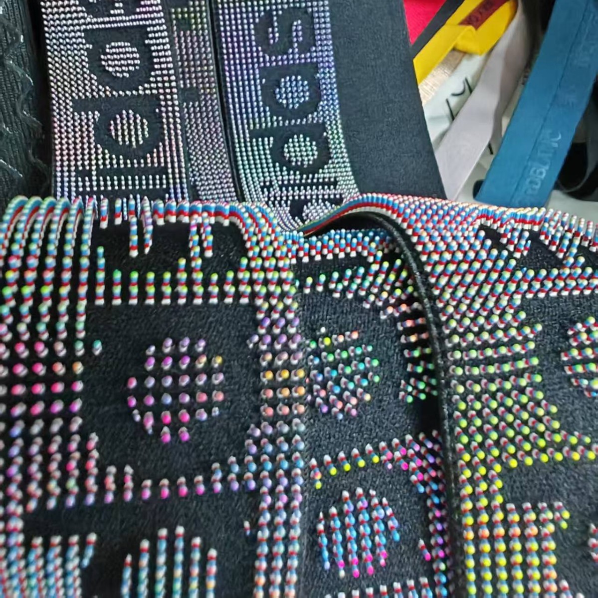 Customized Silk Screen Printing Webbing Yoga Mat with Non-Slip Dots, Stereo Silicone Straps, Elastic Processing, Silicone Printing and Weaving