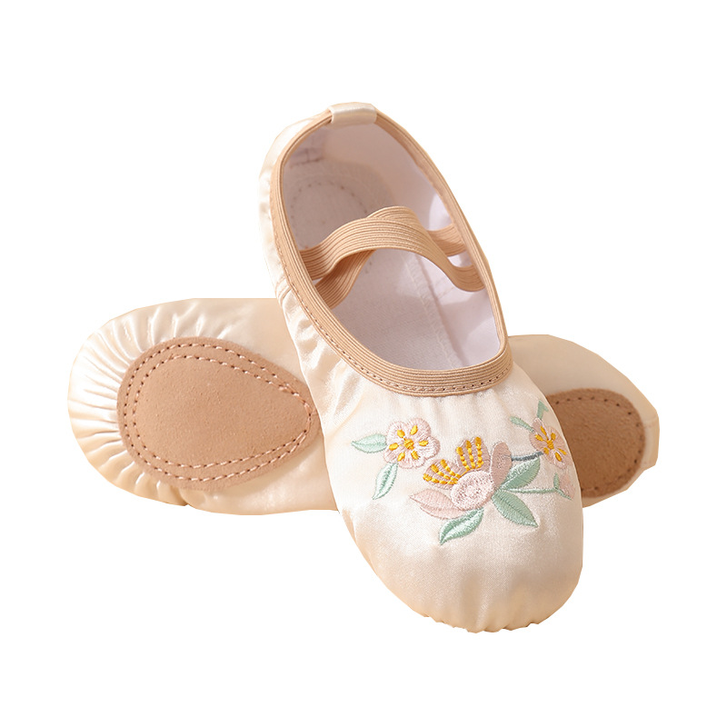 Lace-Free Chinese Classical Han Dynasty Style Kidsren's Dance Shoes for Girls and Toddlers Ballet Shoes Cat Claw Shoes Performance Shoes Flexible