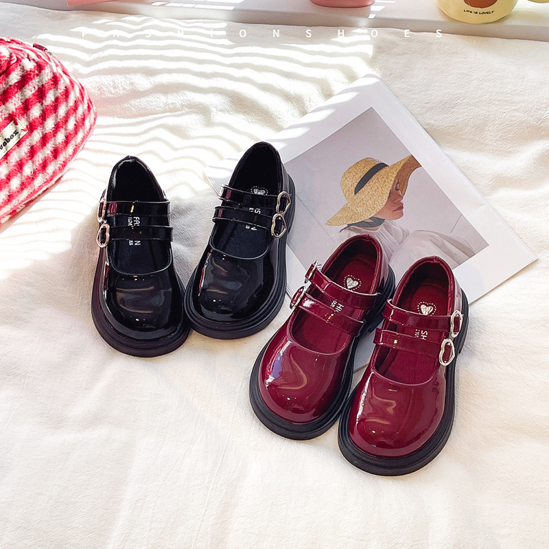 Girls' Black Shiny Leather Student Shoes 2025 Spring and Autumn New Style for Older Children with Heart Buckle, Small Leather Shoes, Non-Slip Performance Shoes