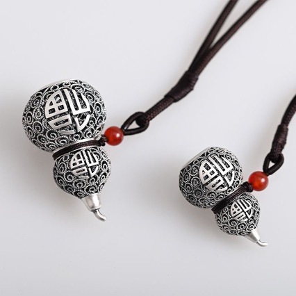 High imitation vintage old Thai silver fortune silver plated pendant silk hollow gourd necklace pendant lovers silver lanyard