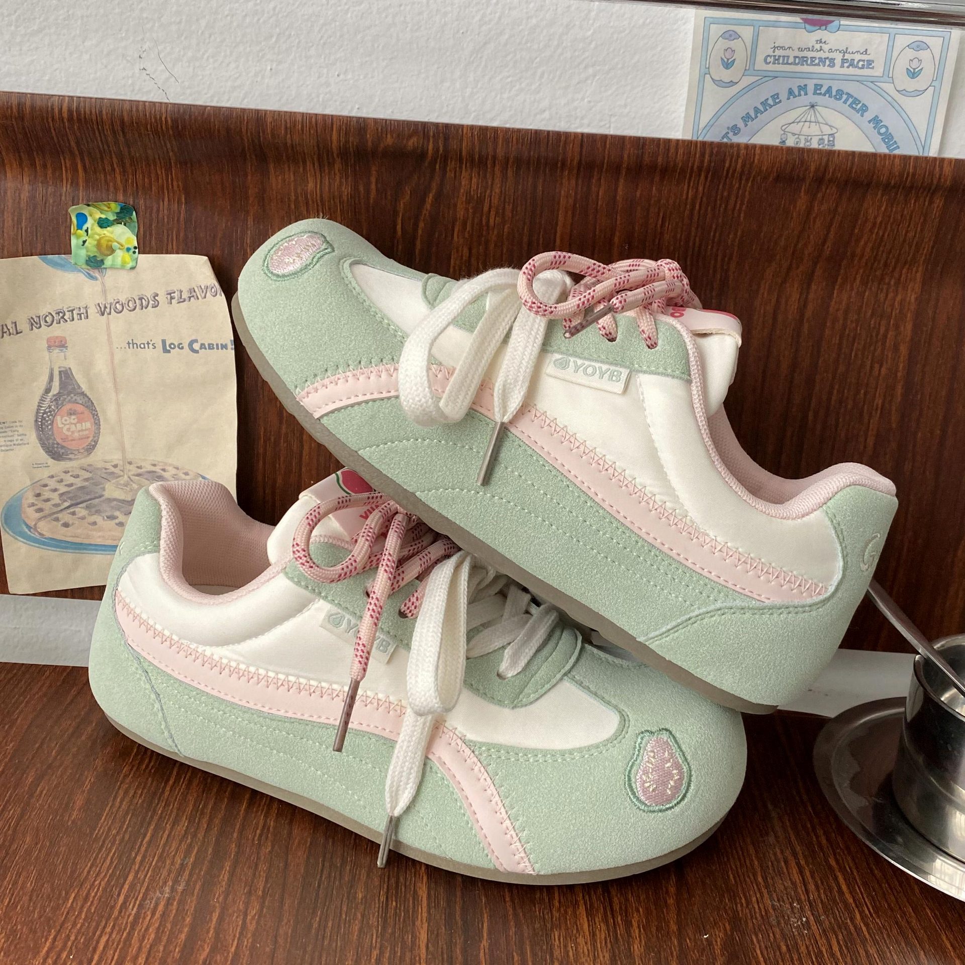 Apple Shoes Red Thin-Soled Racing Shoes 2025 Spring Versatile Color Matching Casual Soft-Soled Moral Training Shoes N2207