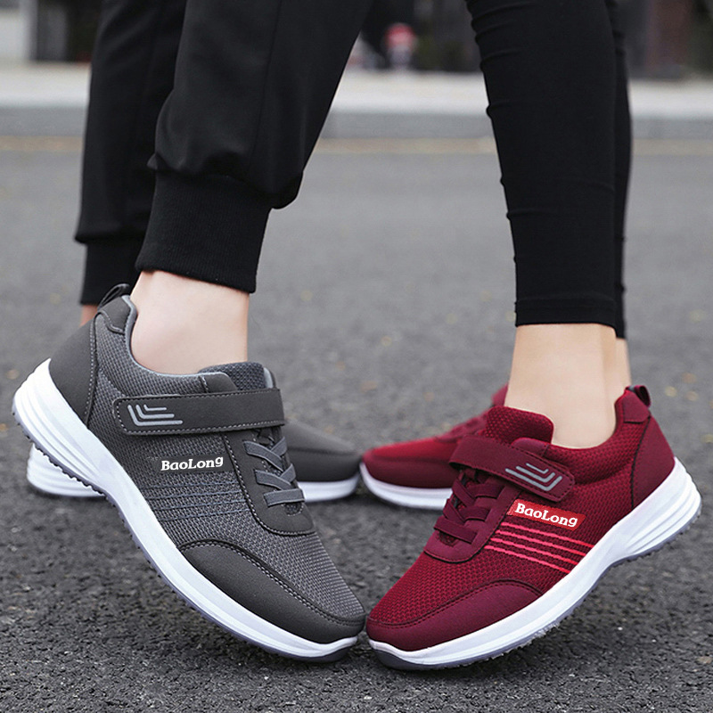 Walking shoes 2025 new middle-aged and elderly non-slip soft bottom casual mother shoes breathable couple sports shoes for the elderly