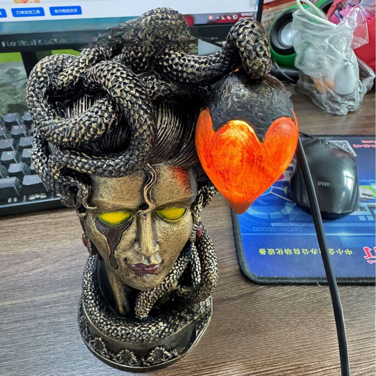 Cross-Border Medusa Table Lamp Medusa Table Lamp Statue Mythical Monster Gothic Resin Decoration