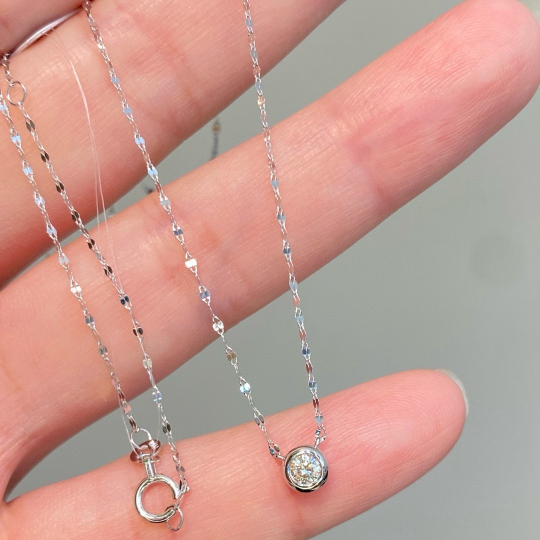 Platinum Pt950 Natural Diamond Sparkling Bubble Clavicle Chain Normcore, Exquisite and Versatile, Simple and Essential for Work Clothing and Dating