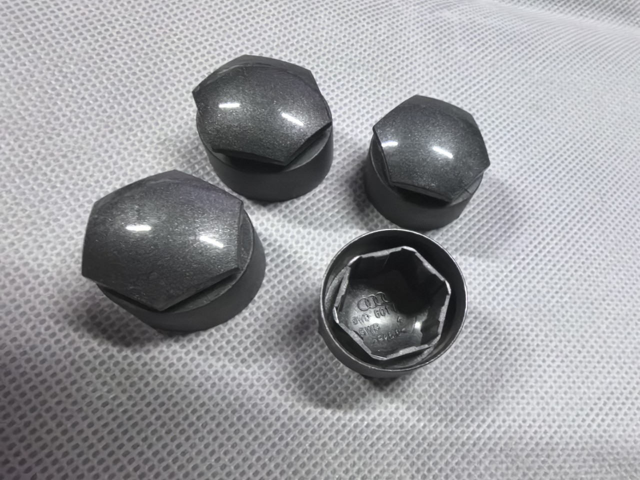 8W0601173 4M0601173A 8Wd601173 Aoyou A4La6Lq5La5A7Q7 Tire Screw Cap