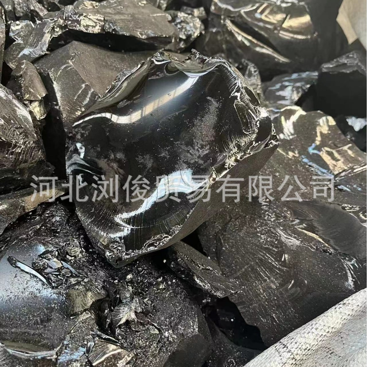 Асфальт средней температуры используется для гидроизоляционных материалов, асфальтовой краски, огнеупорных материалов, магнезитовых угольных кирпичей, глиняного раствора доменной печи