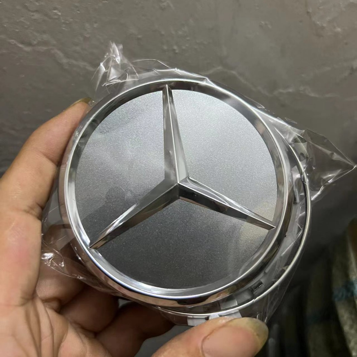 Suitable for new Mercedes-Benz wheel hub cover c180 c200 e260 e300 s350 ml350 wheel center cover
