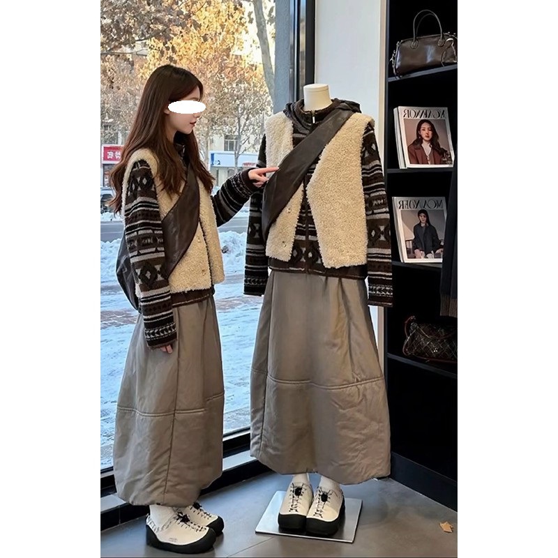 New Autumn and Winter Maillard Long-Sleeved Jacket + Apricot Lamb Wool Vest + Loose Slimming Look Skirt Two-Piece Suit