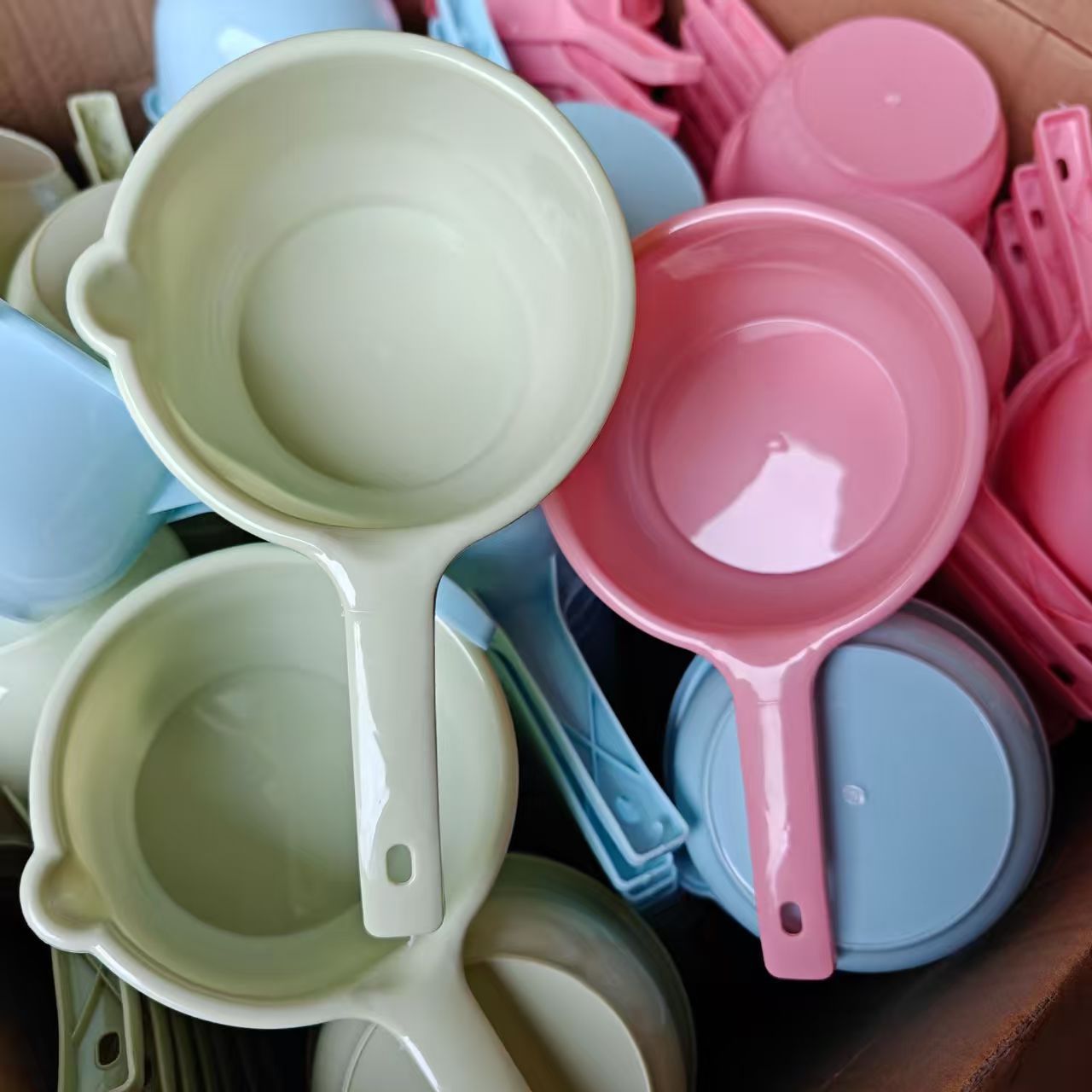 807 Colorful Household Plastic Water Scoop Kitchen Water Ladle Daily Use Scoop 1 Yuan Supply