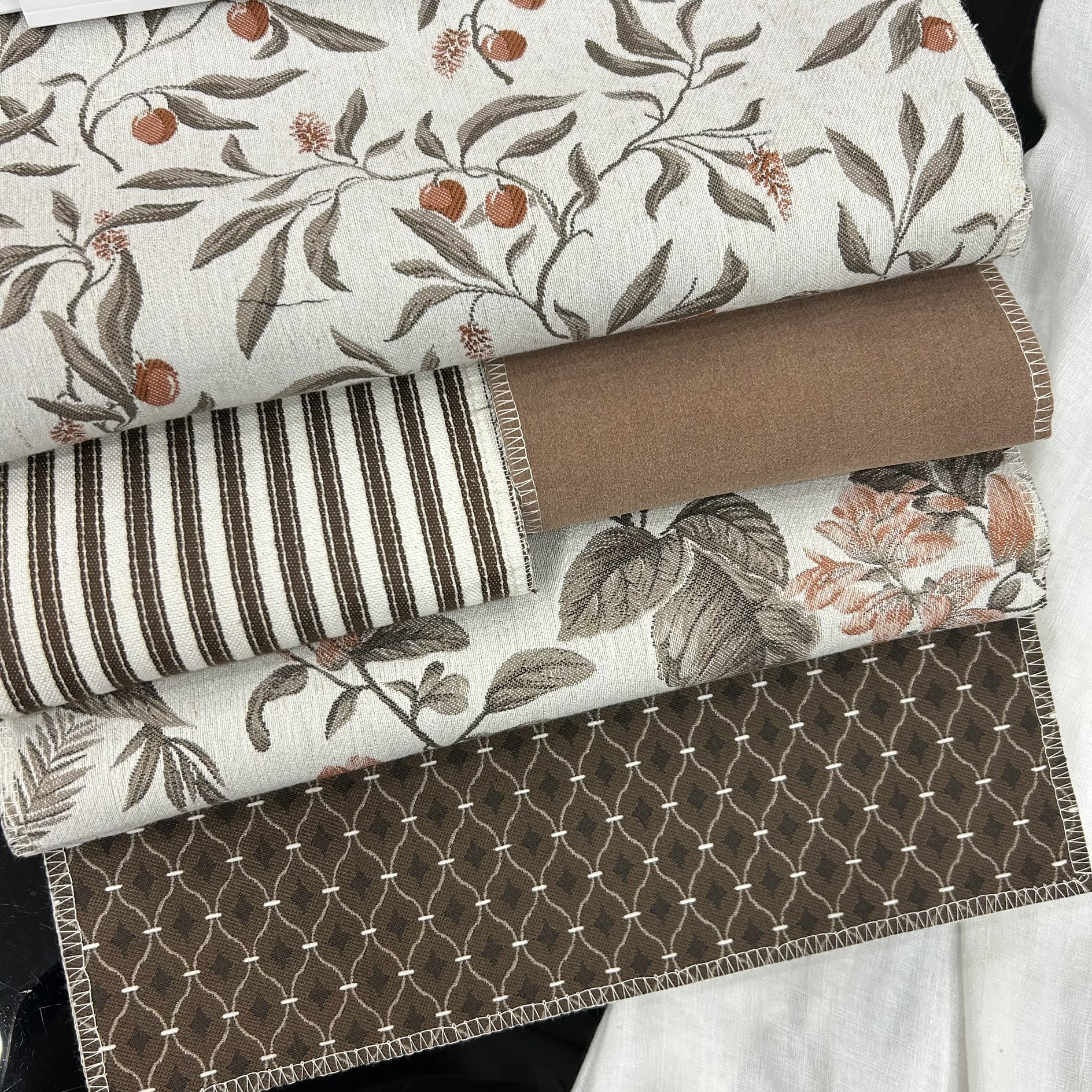 Ширина 290 см Ретро маленький французский маленький американский цветочный текстиль Льняная текстура Жаккардовая занавеска Ткань для подушек Мягкая отделочная ткань