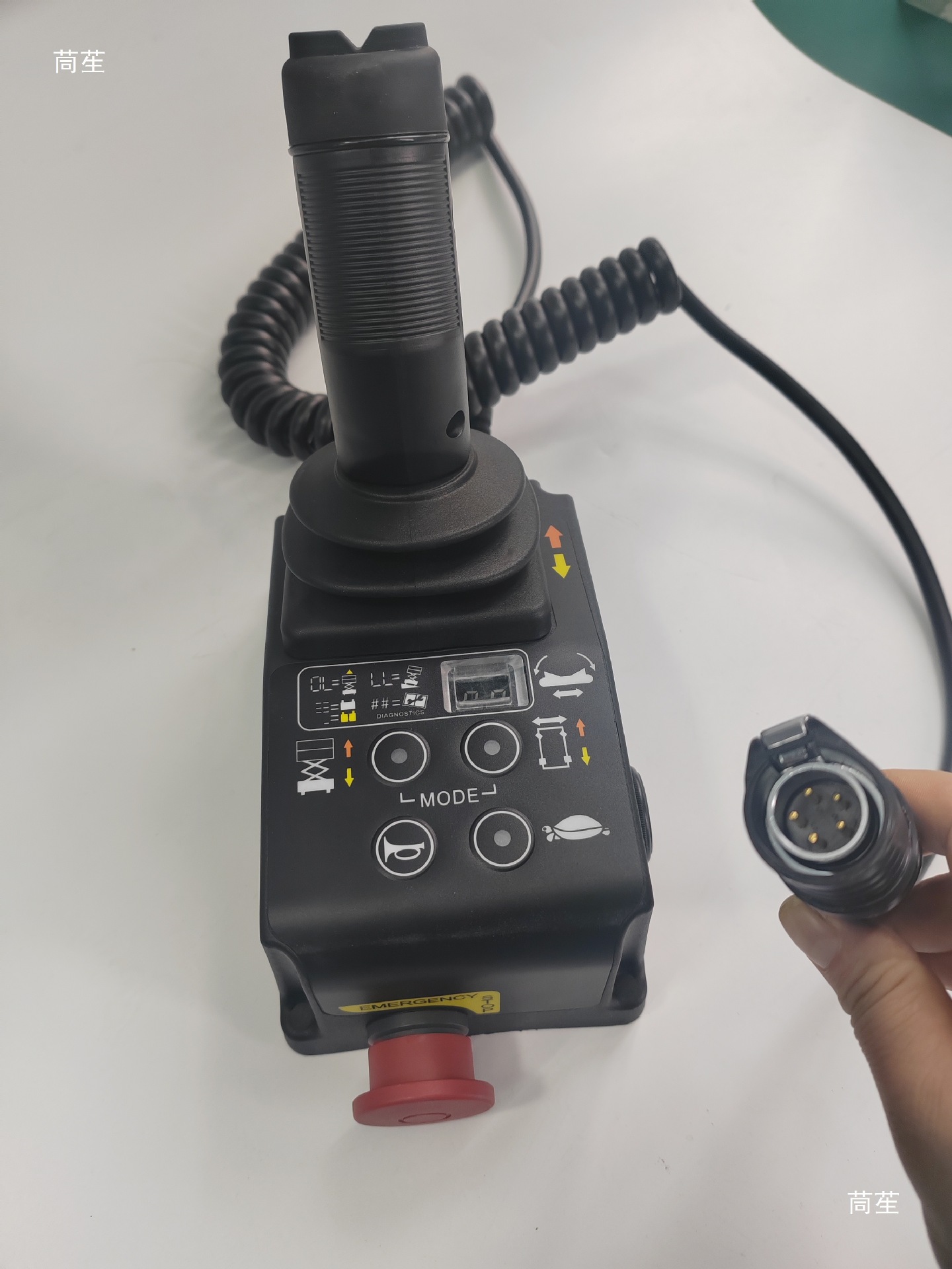 Universal Upper Control Handle for Self-Propelled Elevators, Accessories for Climbing Vehicles, Dingli Lingong Zoomlion Xcmg Controller