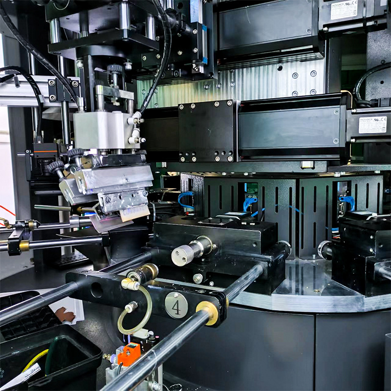 Fully Automatic Two-Color Servo Screen Printing Machine, Visual Ccd Printing Machine for Cream Bottles, Rotary Screen Printing Machine for Irregular-Shaped Bottles