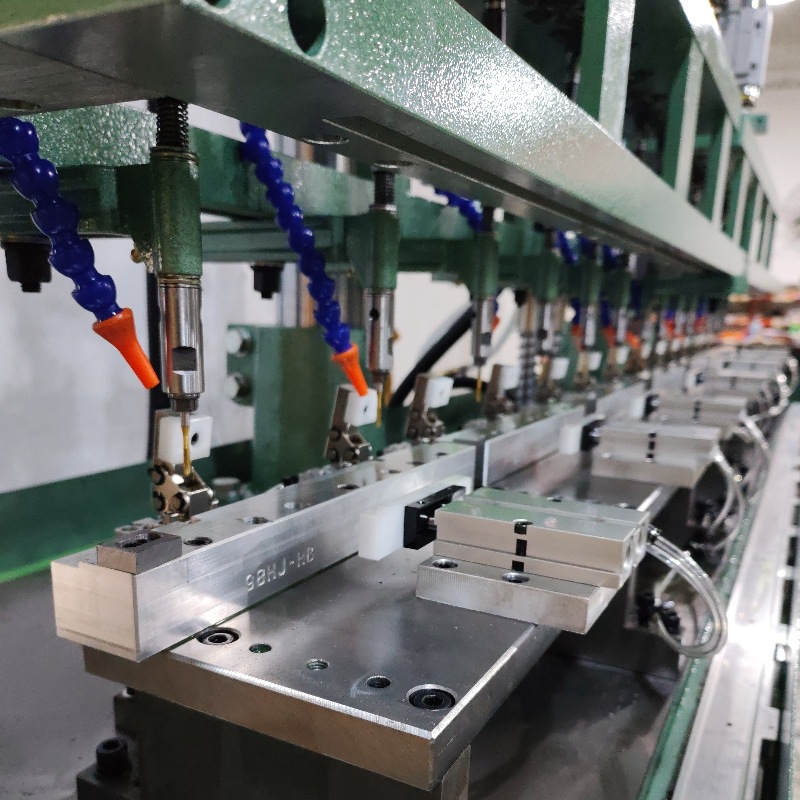 Multi-Head Multi-Axis Tapping Machine Swing Arm Adjustable Tapping Machine Vertical Multi-Axis Servo Automatic Tapping Machine Aluminum Tapping Machine