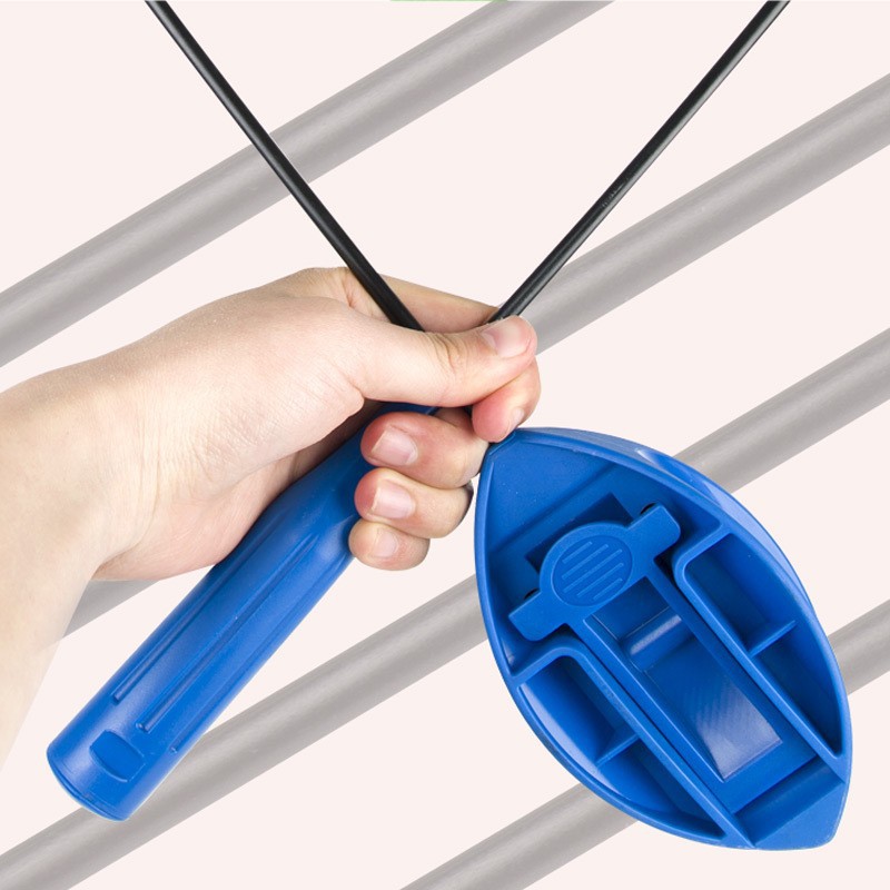 Устройство для продевания упаковочного ремня, ручное устройство для продевания ремня, упаковочная машина с кнопочным вспомогательным ПЭТ