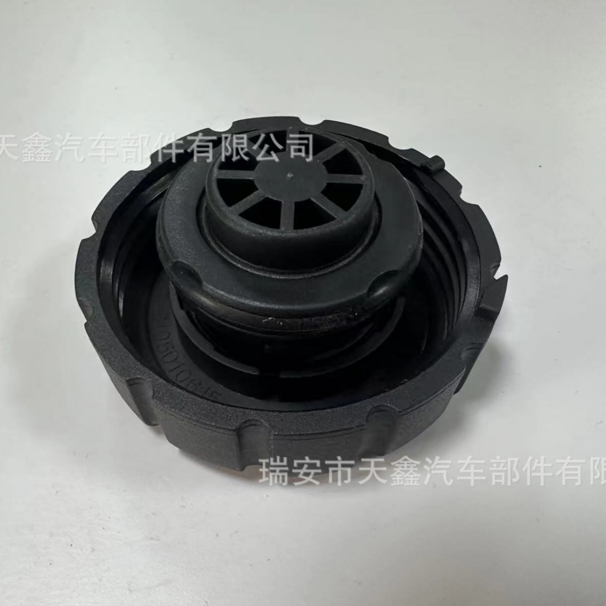 Suitable for Mercedes-Benz water tank cover A2105010615 2105010615 0005018215