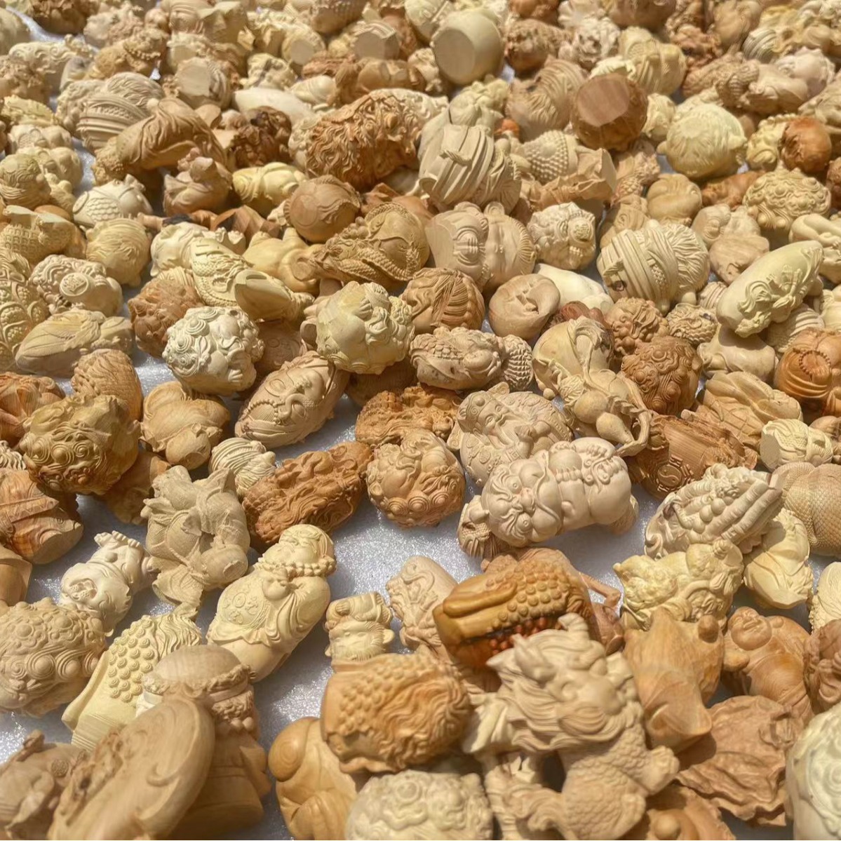 Gold Sandalwood, Cypress, Boxwood, Black Persimmon Wood, Defective Solid Wood Carving, Pixiu Handle, Hot-Selling Products in Scenic Spots, Factory Direct Sales