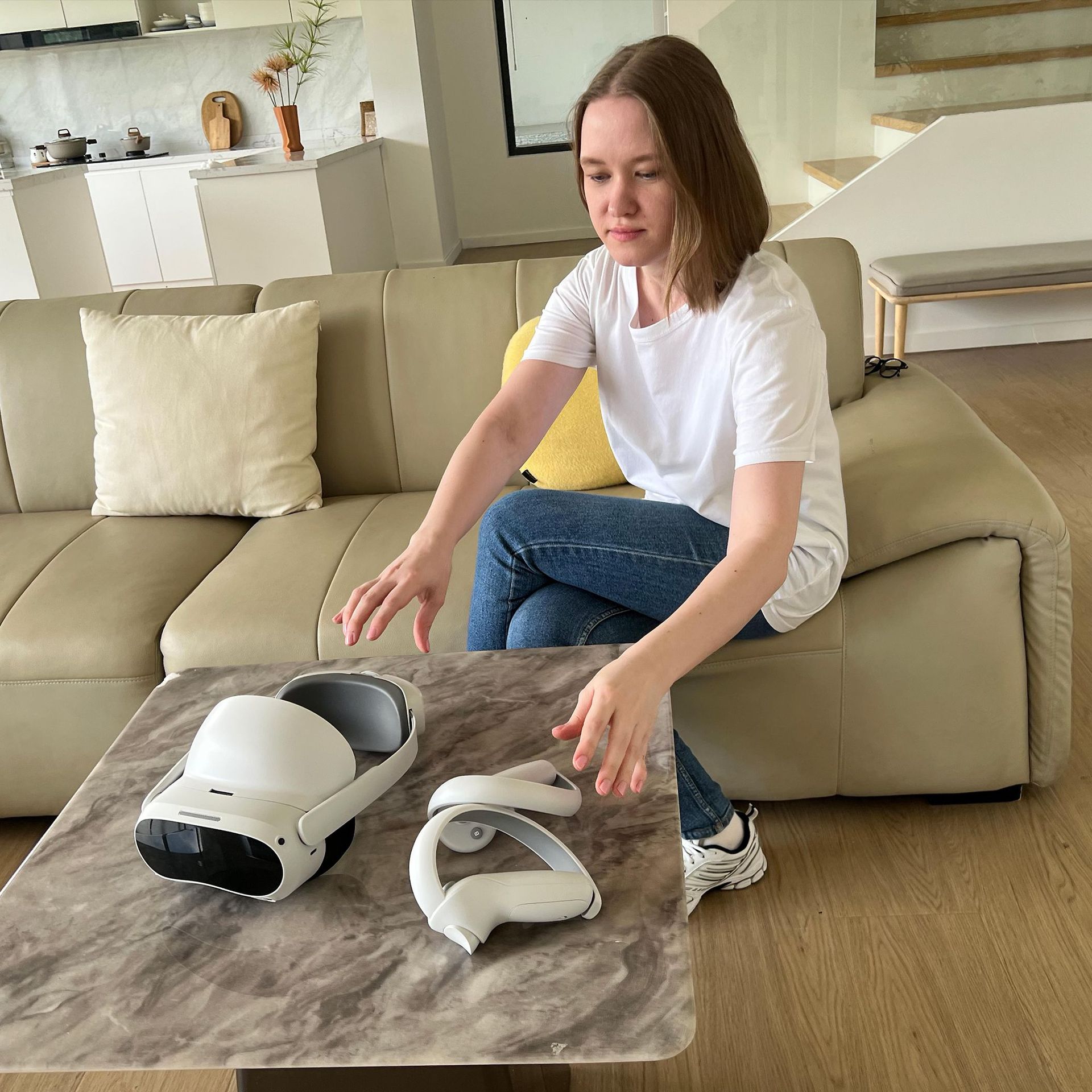 GEEKVR is suitable for PICO 4/ULTRA/PRO mask type head wearing two kinds of sponge material zero pressure fit