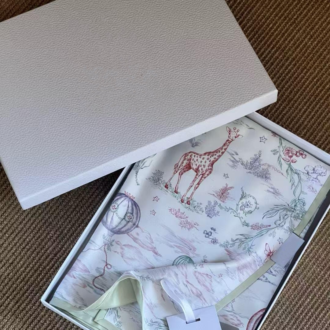 Cross-Border D Family Membership Gift Spring & Fall Mulberry Silk Cotton Blended Skin-Covering Blanket Gift Box Packaging Holiday Gift Wholesale