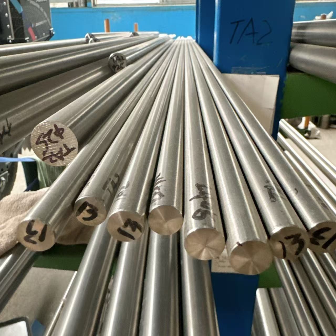 Supply Tc4Ta2 Titanium Round Bar Large Diameter Solid Tc4 Titanium Alloy Rod Can Be Cut