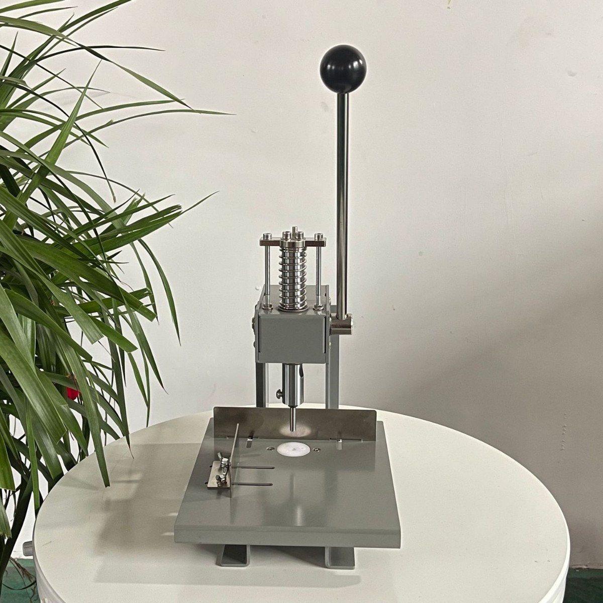 Manual Punch Tag Punch Non-Woven Single Hole Fabric Leather Pressure Woven Plastic Film Bag Paper