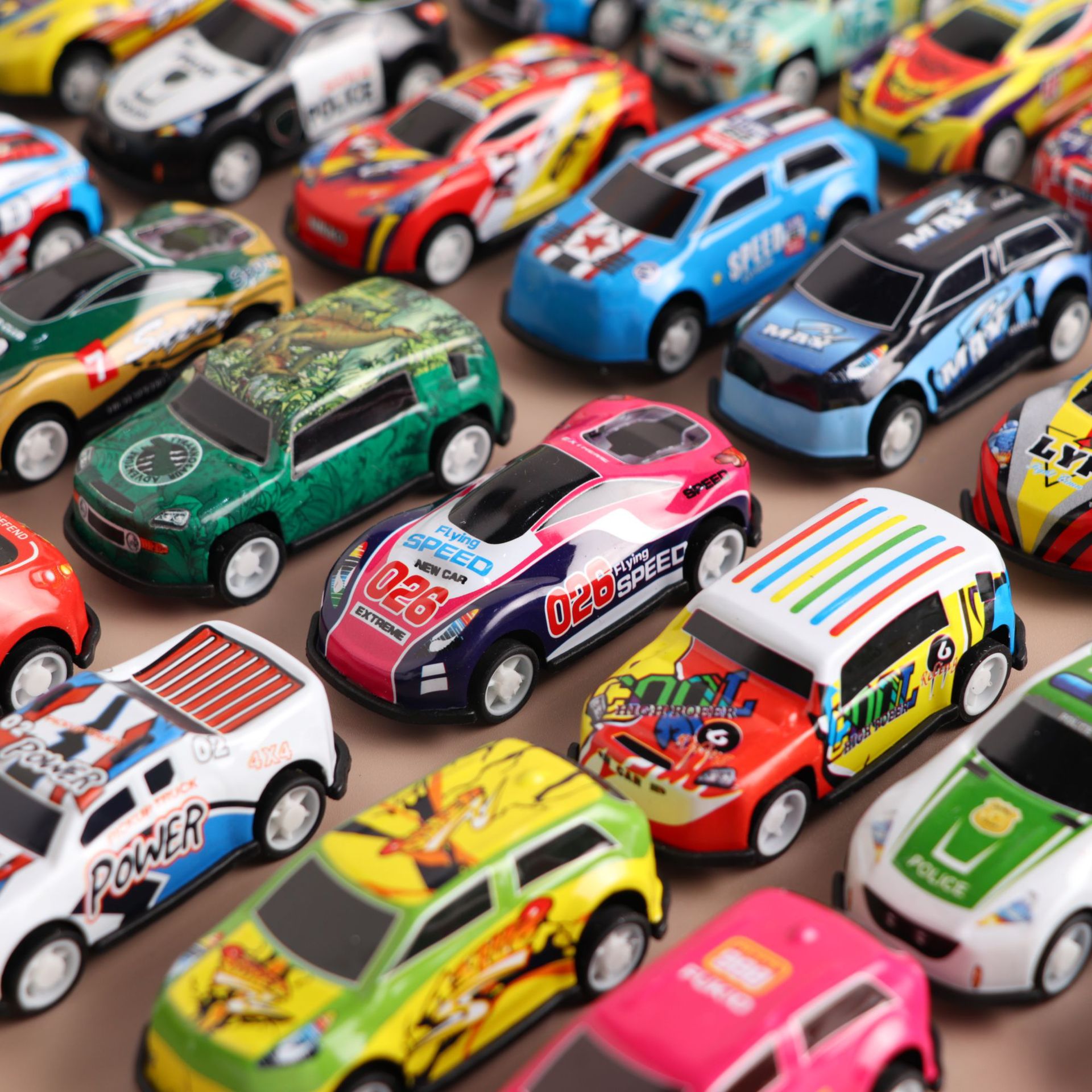 Mini alloy iron sheet aircraft back to force off-road car children's toy manufacturers wholesale simulation model gift set