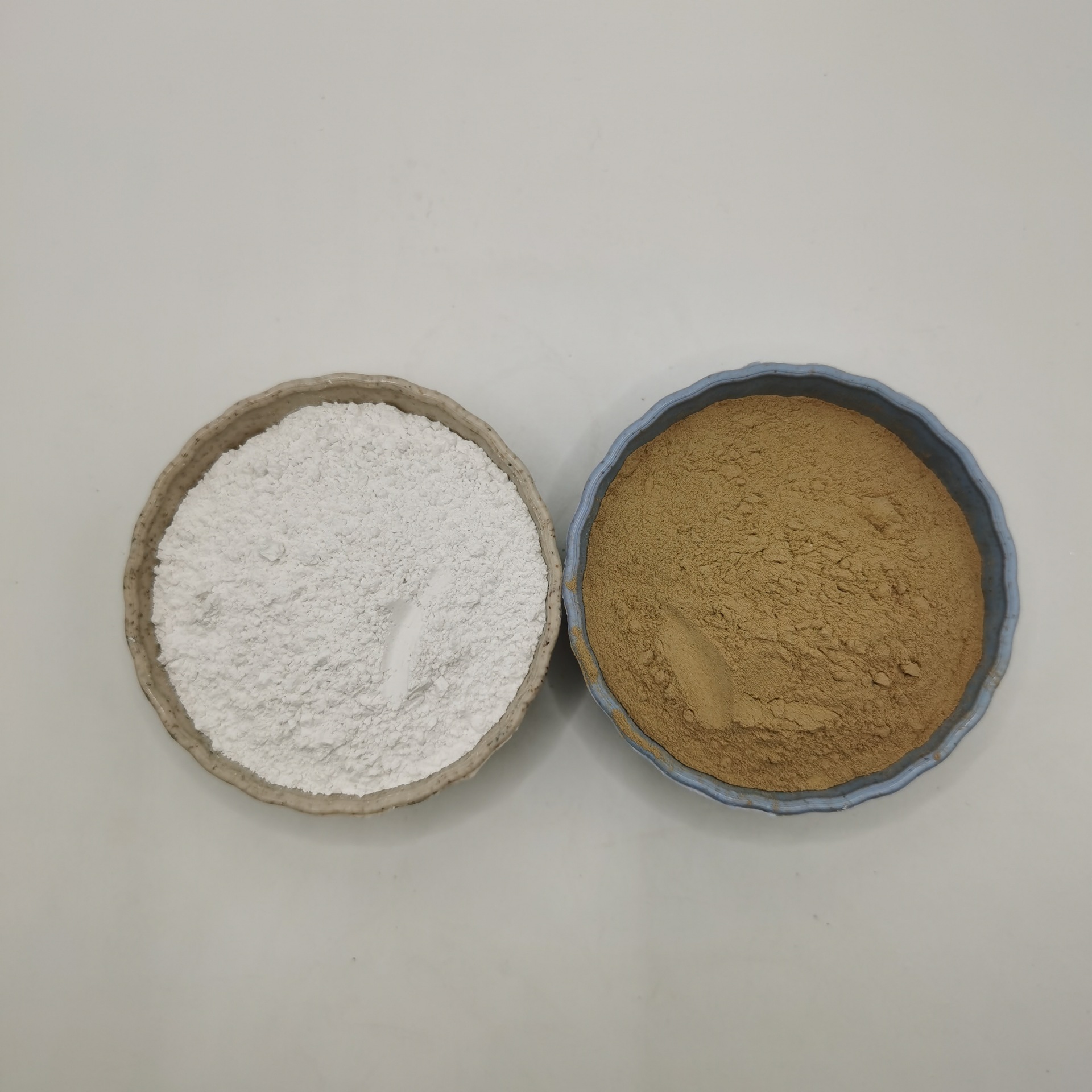 Poultry Feed Bentonite Drilling and Piling 200 Mesh Sodium Bentonite White Sodium Bentonite Large Quantity and Good Price