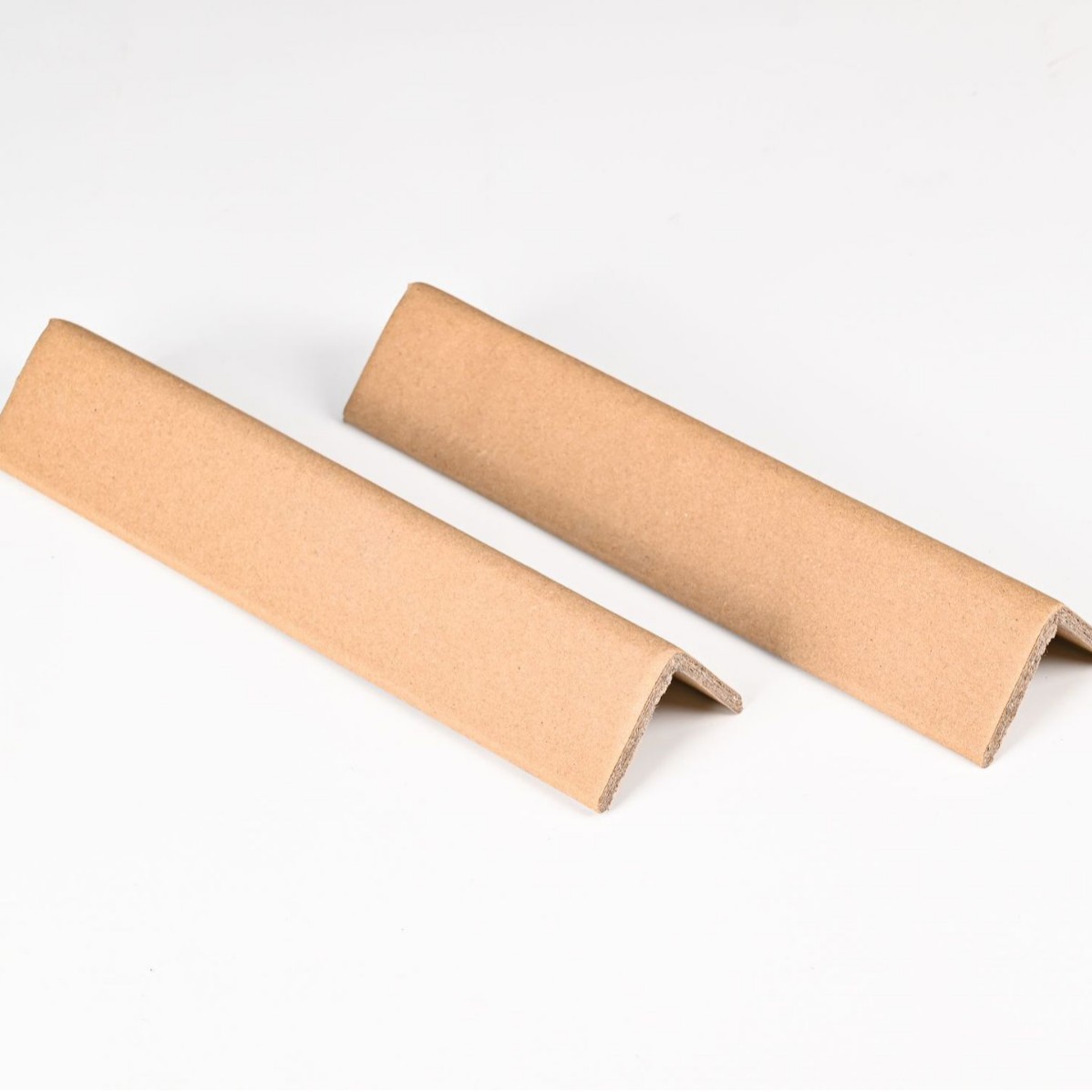 Dongguan L-shaped cardboard corner protector kraft paper anti-collision anti-pressure edge protector carton right angle wrapping paper corner protector