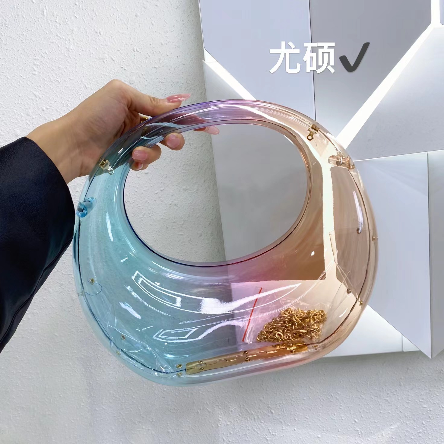 Niche design acrylic golden box bag banquet candy color goose egg cloud shell hand messenger bag for women