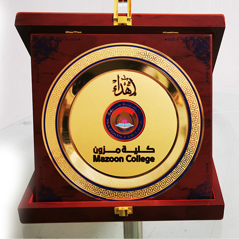 Manufacturer's copper plate commemorative plate three-fold three-dimensional tray folding award panrong break Medal