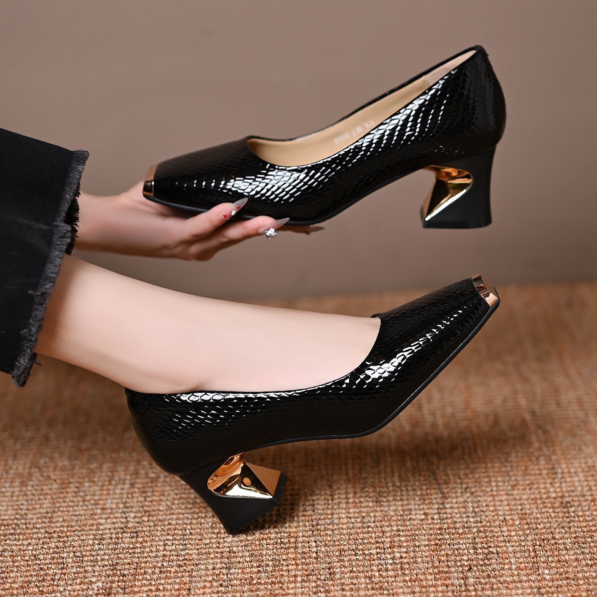 Snake Pattern Metal Iron Toe Shallow Mouth Flats for Women Spring & Fall French Style Thick Heel Versatile Comfortable Medium Heel Small Leather Shoes