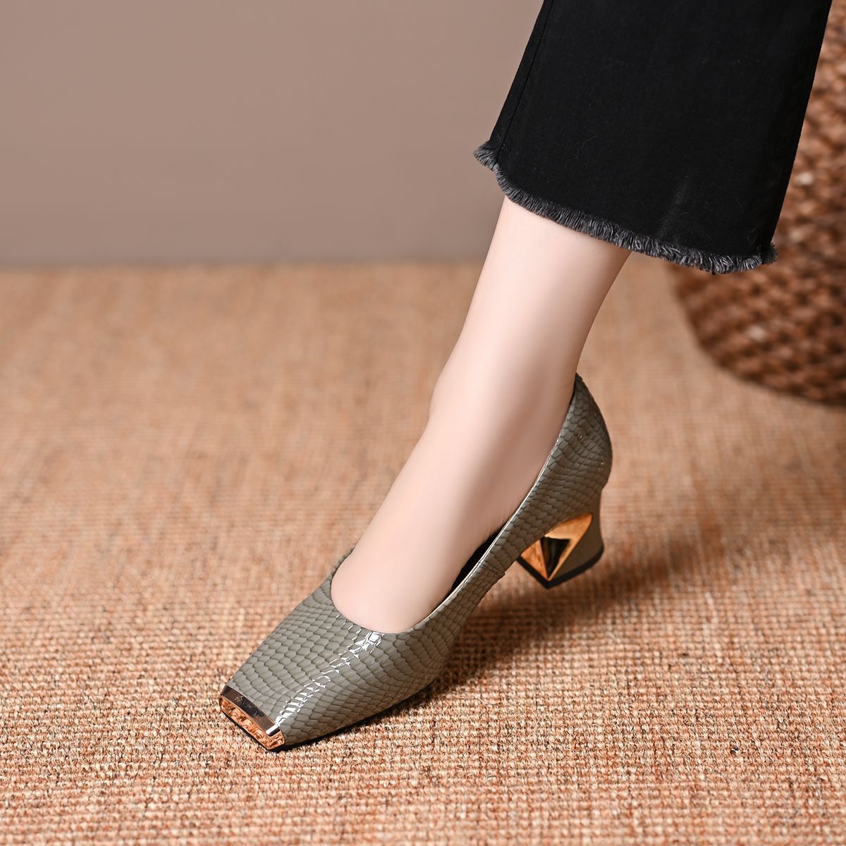 Snake Pattern Metal Iron Toe Shallow Mouth Flats for Women Spring & Fall French Style Thick Heel Versatile Comfortable Medium Heel Small Leather Shoes
