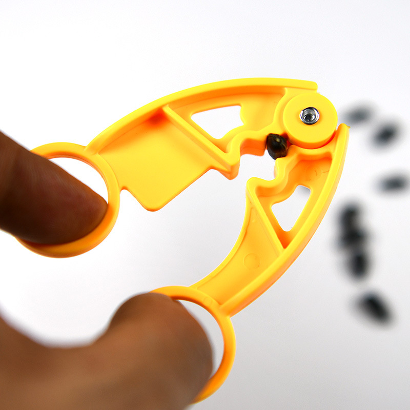 New Multifunctional Plastic Watermelon Seed Opener Tool Clip for Cracking Pine Nuts and Shelling Melon Seeds 9g
