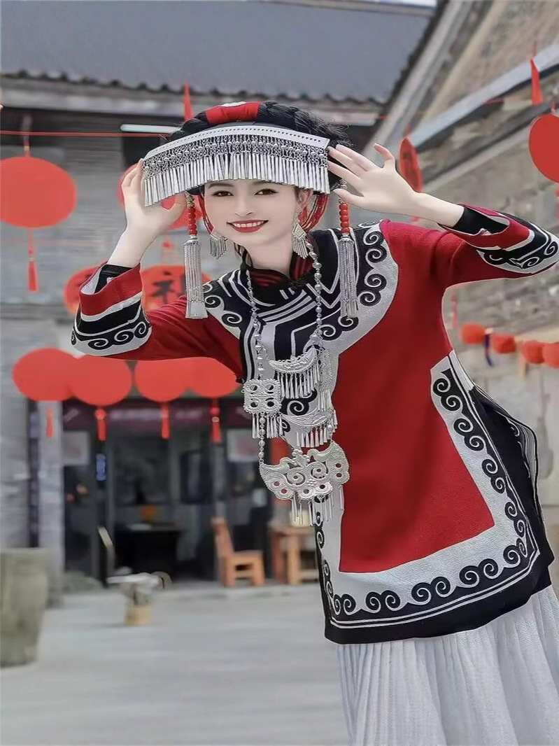 Photo Studio New Girl Yi Ethnic Style Stage Performance Clothing Yunnan Torch Festival Ethnic Minority Performance Clothing