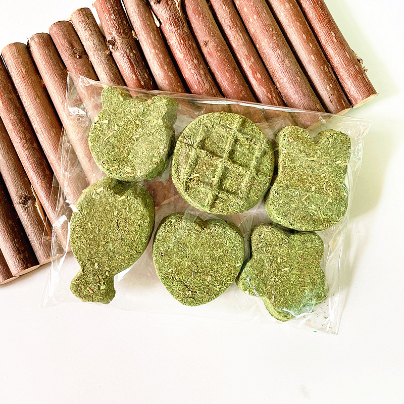 200 Free Mail Alfalfa Grass Cake Hamster Totoro Dutch Pig Squirrel Squirrel Tooth Grinding Rabbit Snack