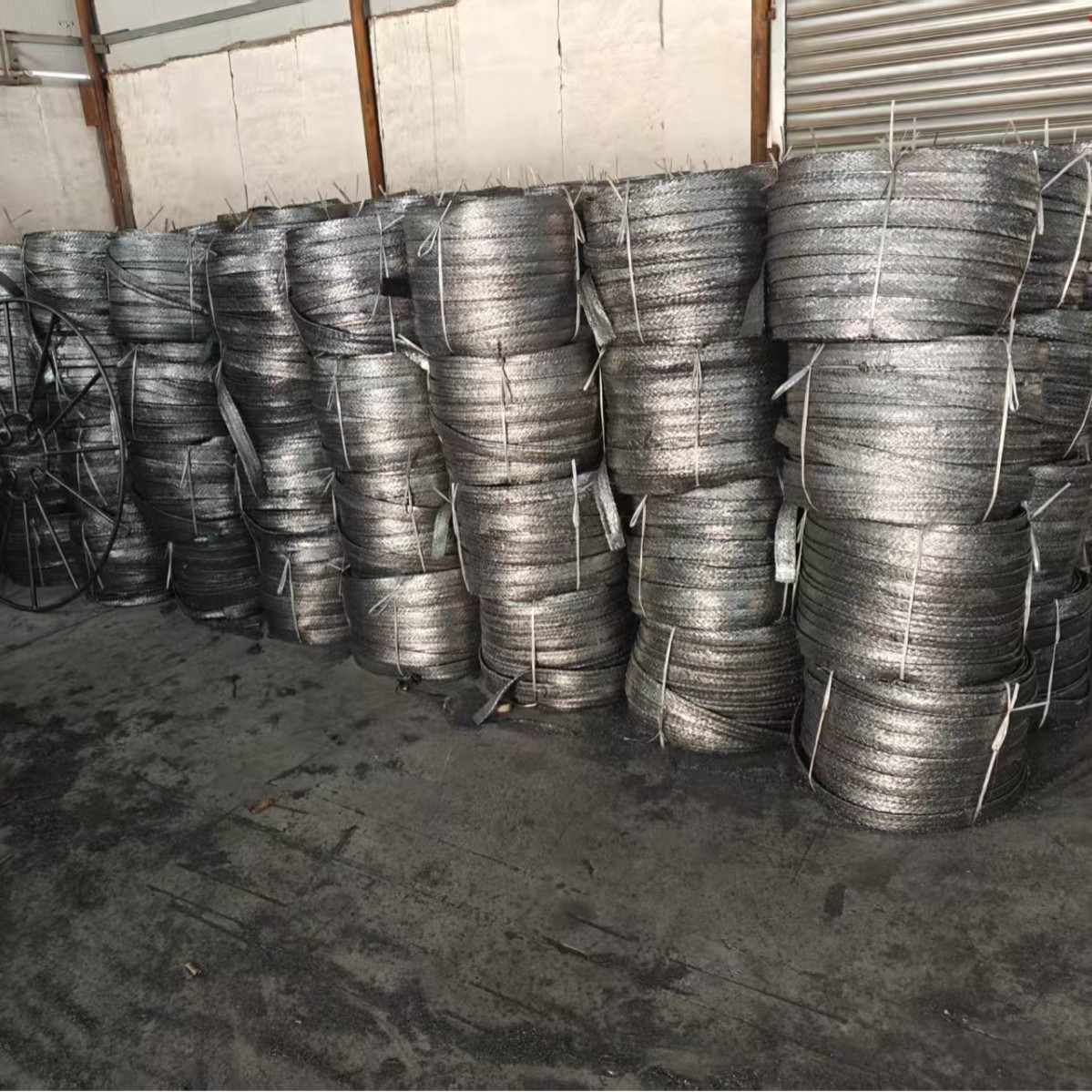 Graphite-Based Flexible Grounding Body Lightning Protection Engineering Resistance-Reducing Grounding Material Line Flexible Resistance-Reducing Grounding Line Graphite Flat Belt