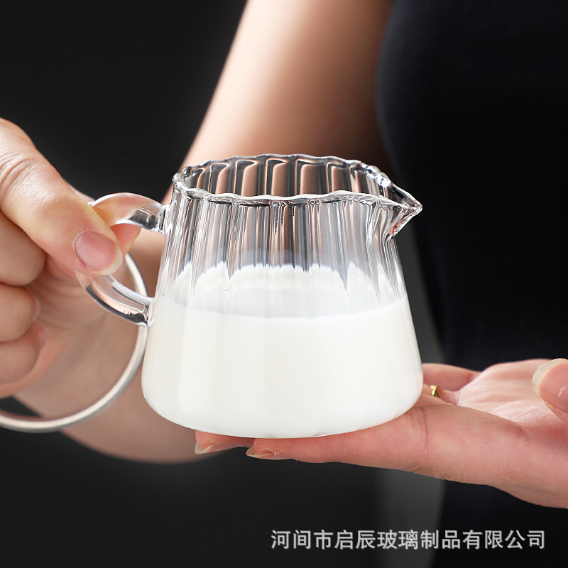 High Borosilicate Transparent Vertical Pattern Small Milk Pot Espresso Small Milk Pot with Handler Milk Pot Pointed Mouth Glass Mini Milk Pot