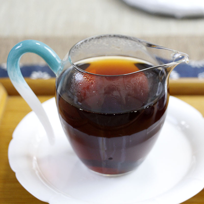 Factory wholesale 2019iceland Pu'er tea cooked tea Yunnan seven-seed cake Mengku Golden bud cooked pu tea cake 357g