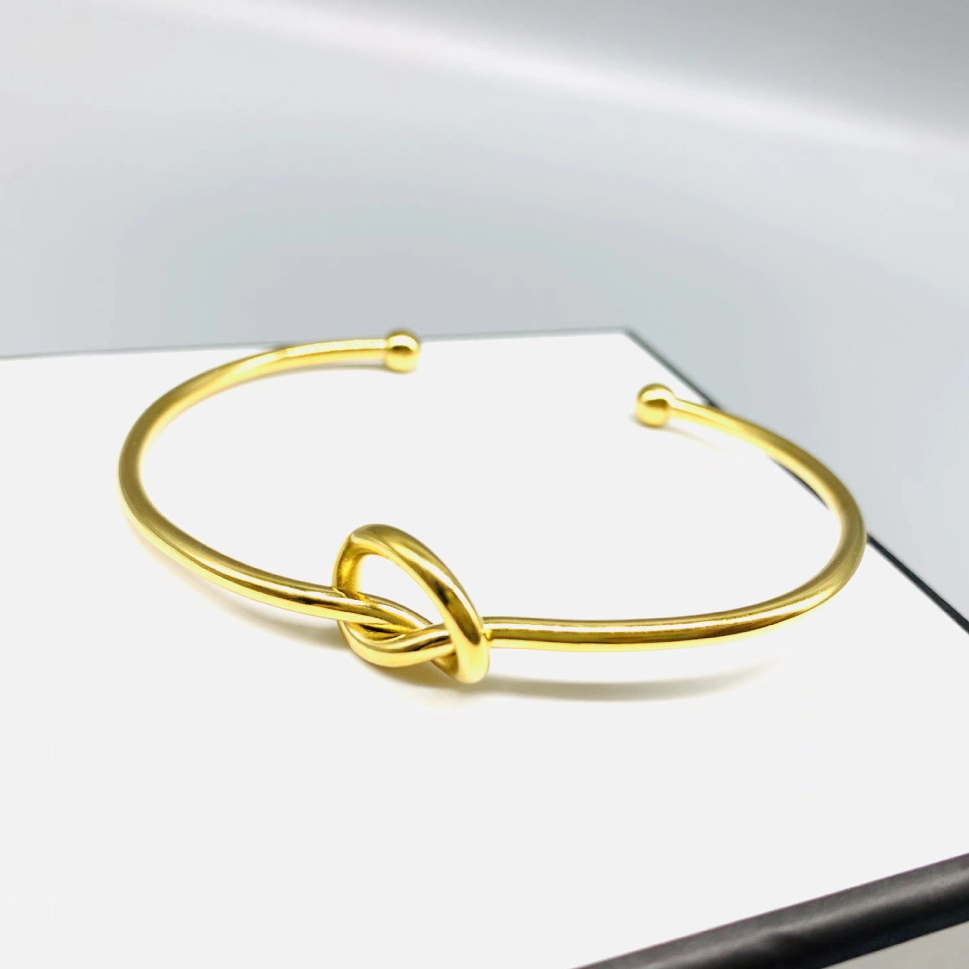 Настоящий золотой электролитический браслет из 18К золота в форме банта, персонализированный универсальный элегантный браслет, простой популярный стиль титановый браслет