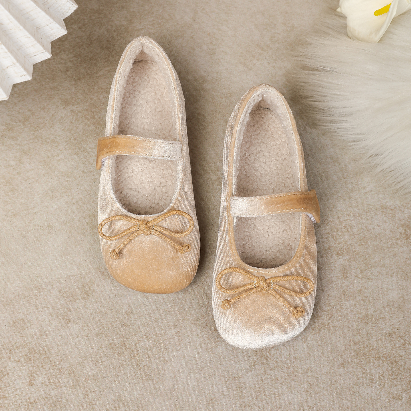 Korean Style Children's Shoes 2026 New Winter Model for Girls, Velvet Bow Princess Leather Shoes, Children's Fleece-Lined Warm Cotton Shoes