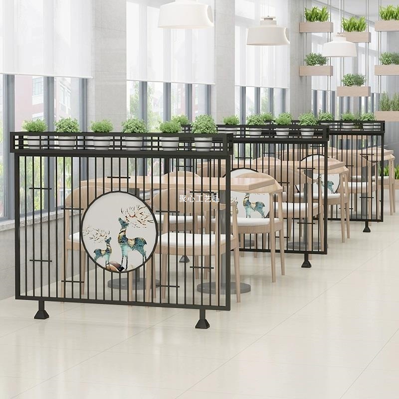 Hot Pot Restaurant Booth Low Partition Wrought Iron Screen Half Green Plant Flower Stand Restaurant Bar Private Room Industrial Style Fence