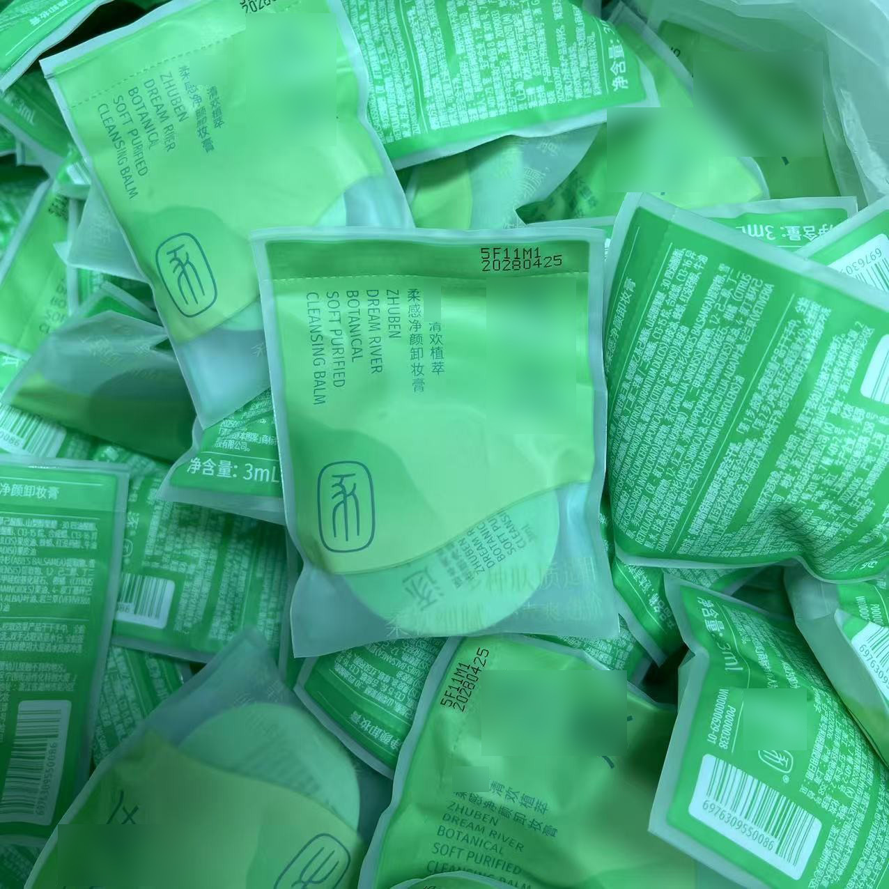 Очищающее средство для макияжа Zhuben Qinghuan с растительными экстрактами, мягкое, 3 мл, глубокое очищение, одноразовая упаковка для путешествий 10 штук