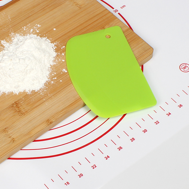 Spot plastic scraper cake cream scraper flour dough cutter rice rolls scraper kitchen DIY tool
