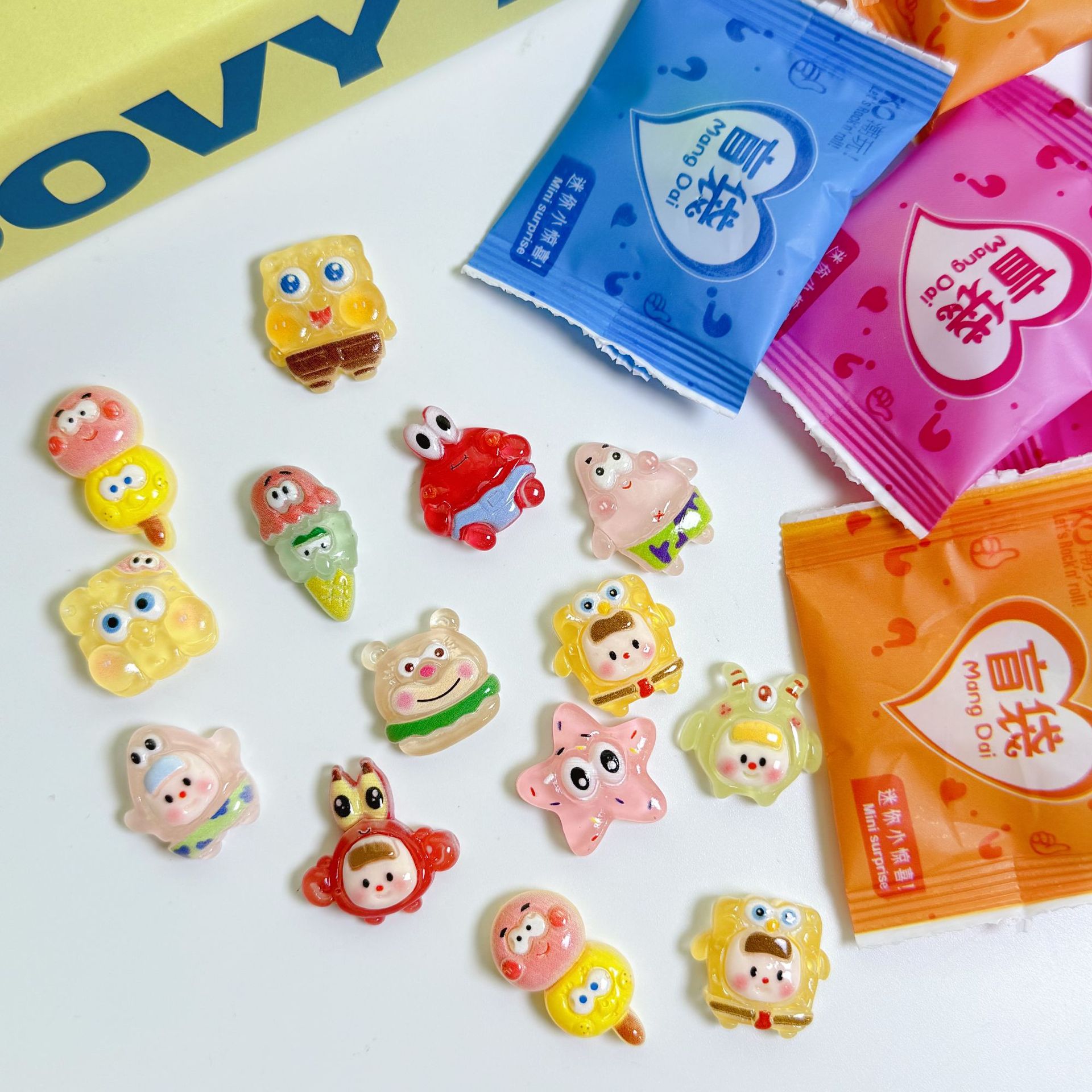 Internet Celebrity Cartoon Luminous Sponge Pie Star Surprise Toy Blind Bag Cute Resin Small Accessories Doll Kidsren's Gift