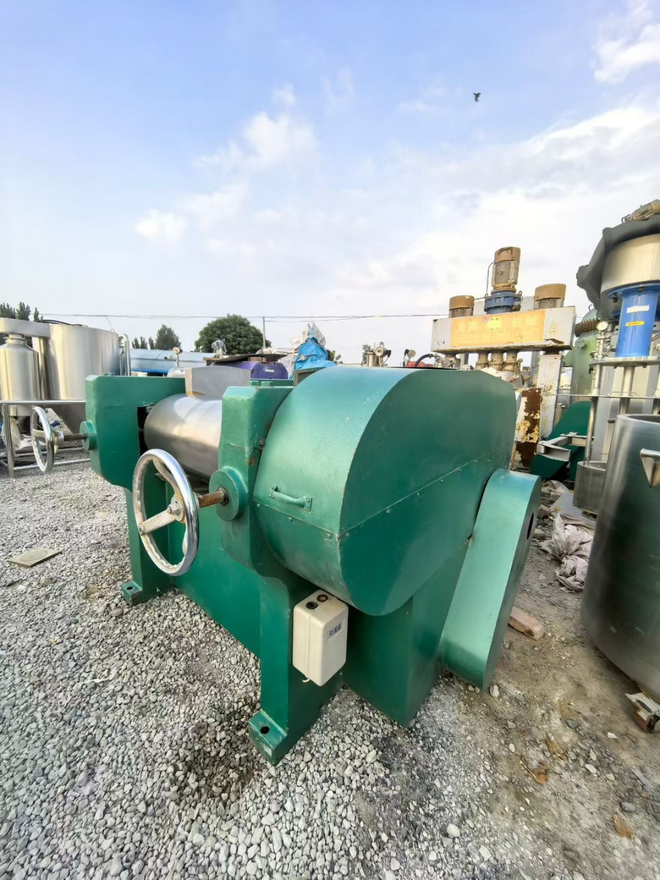 S405 Three-Roller Grinder Is Available for Sale. Weighted 1800 Vibrating Screen. Friends in Need Please Contact Us