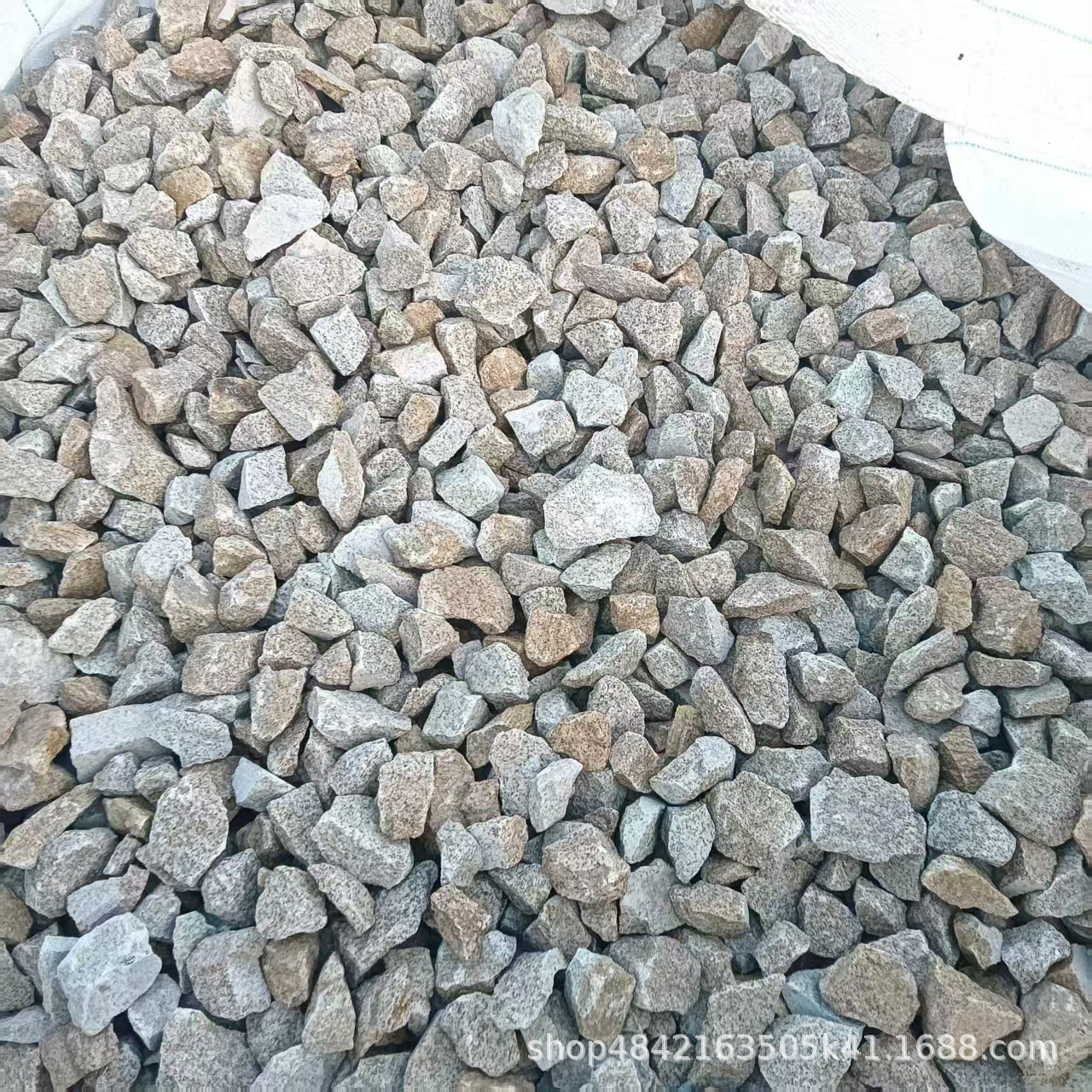 Baihe Yellow Gravel Irregular Sandstone Yellow Crushed Stone for Courtyard and Park Landscaping Paving Manufacturer In-Stock Stones