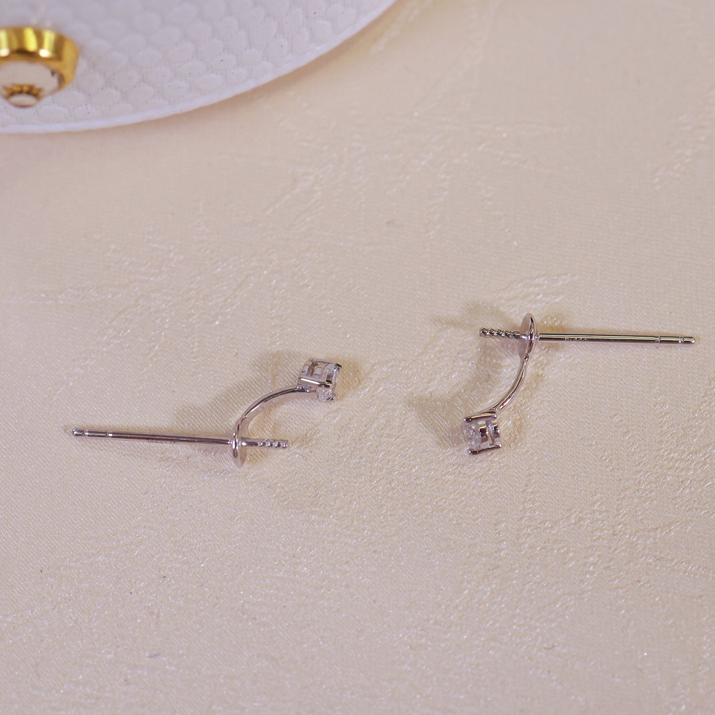 Pt900 Platinum Accessories Thick Version Zircon Earrings Inlaid with Zircon Picture with 9-10mm Pearls Without Beads