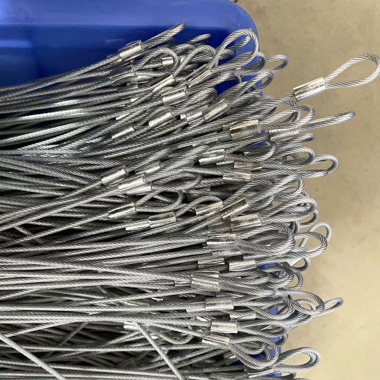 Steel Wire Rings with Aluminum Sleeves Can Be Flattened or Rounded, and Can Be Made According to Requirements. Stainless Steel Wire Ropes Can Be Customized in Various Ways