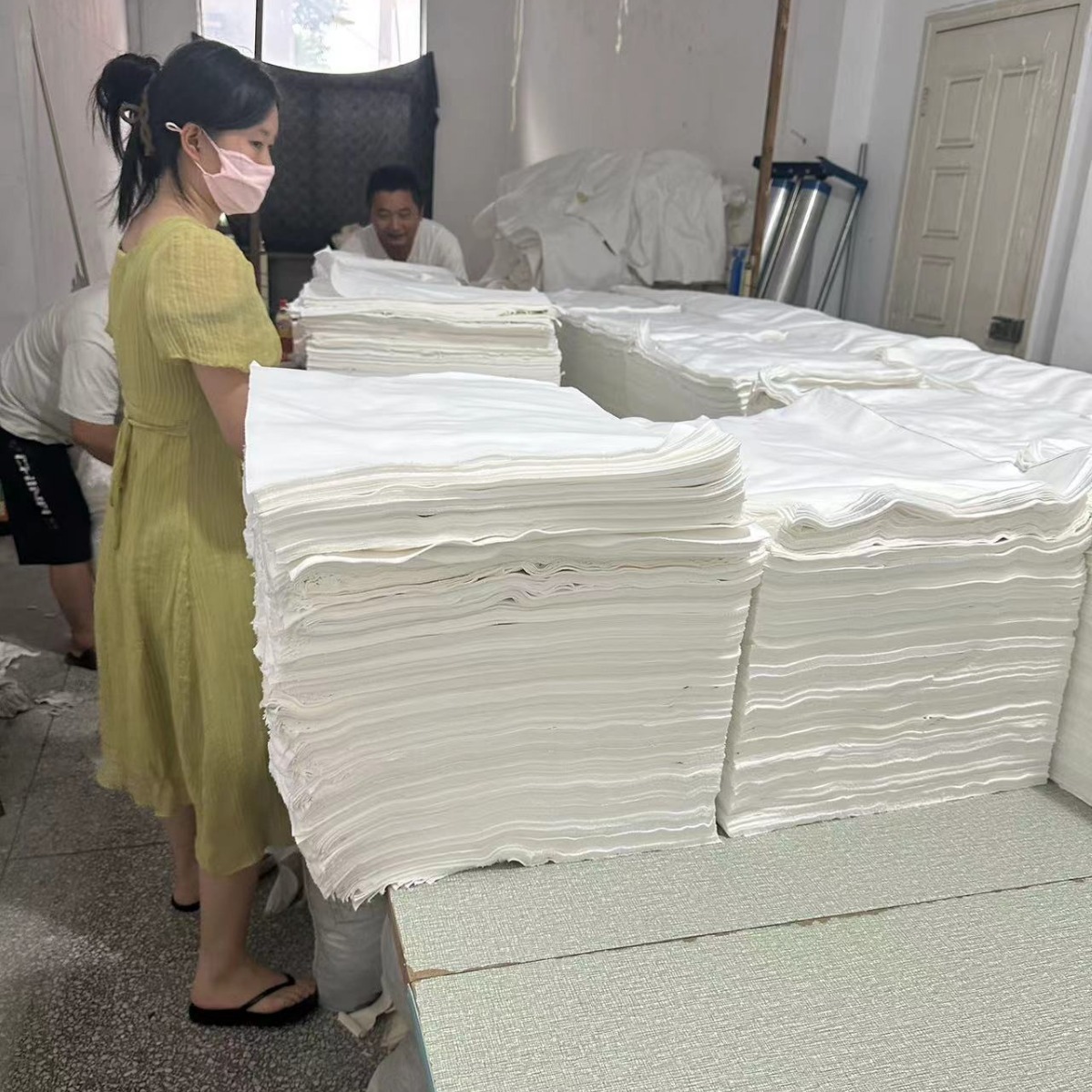 White Standard Size Industrial Cleaning Cloth, Industrial Rag That Absorbs Oil and Water, Does Not Shed Lint, Standard Size