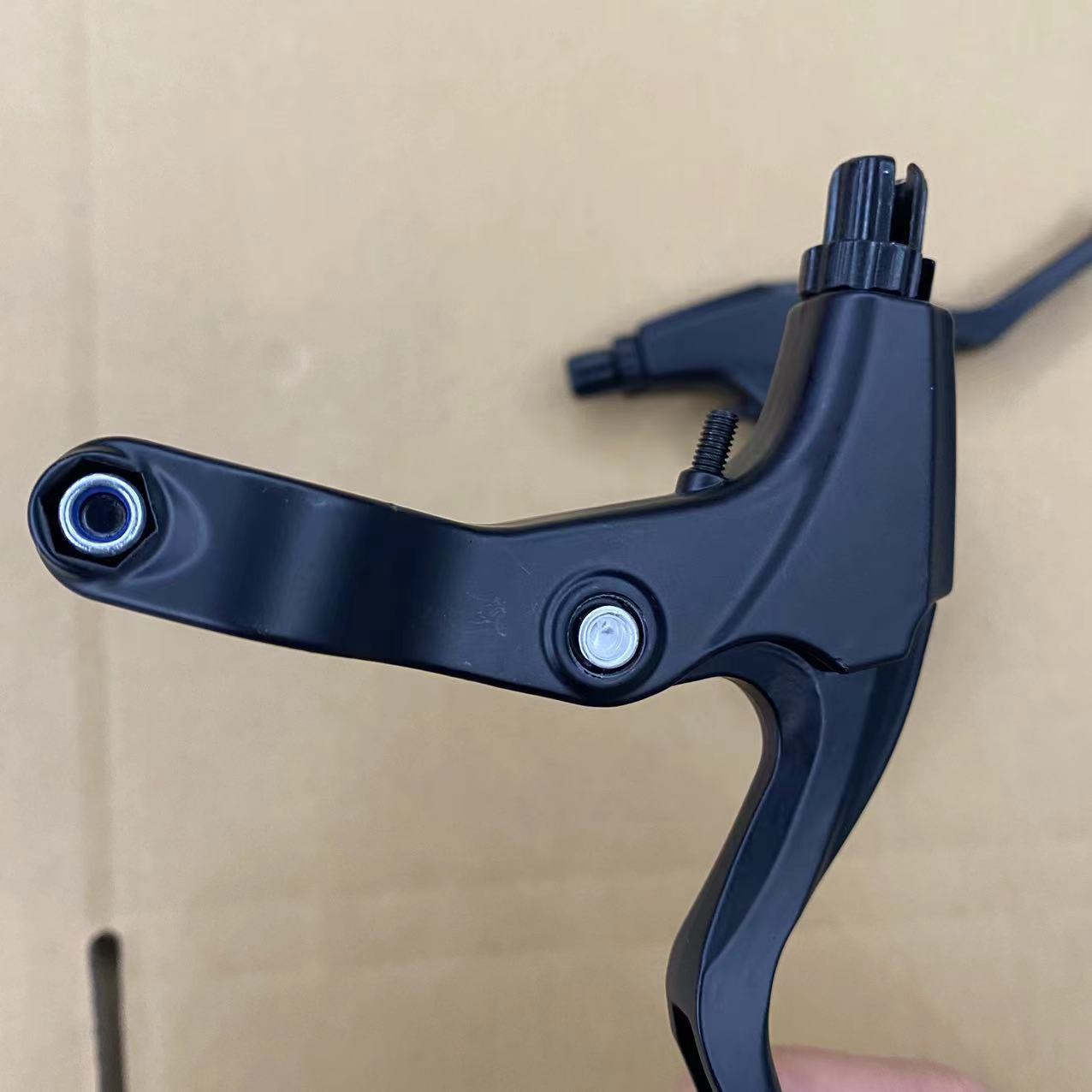 All-aluminum three-finger mountain bike handbrake handle folding bicycle brake handle variable speed racing aluminum alloy brake handle accessories